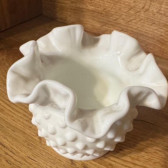 VINTAGE Fenton White Hobnail Ruffled Vase/Planter Ruffled Collectable - Picture 3 of 5